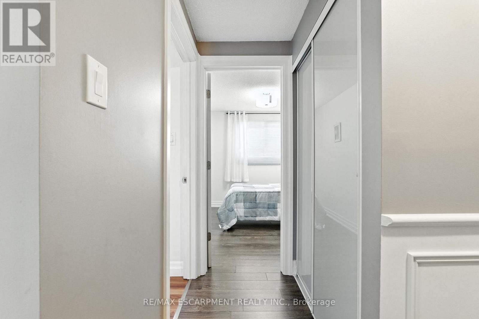 Photo 26 of 3 2254 Upper Middle Road, Burlington ON