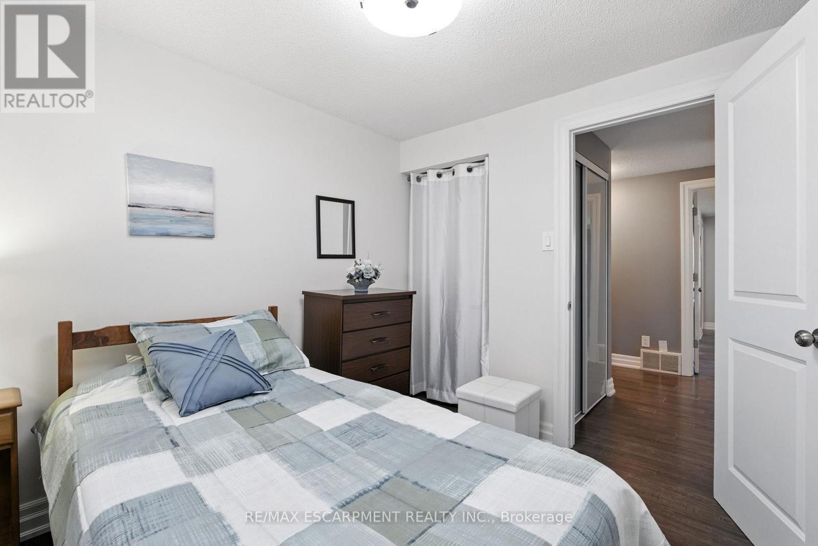 Photo 30 of 3 2254 Upper Middle Road, Burlington ON
