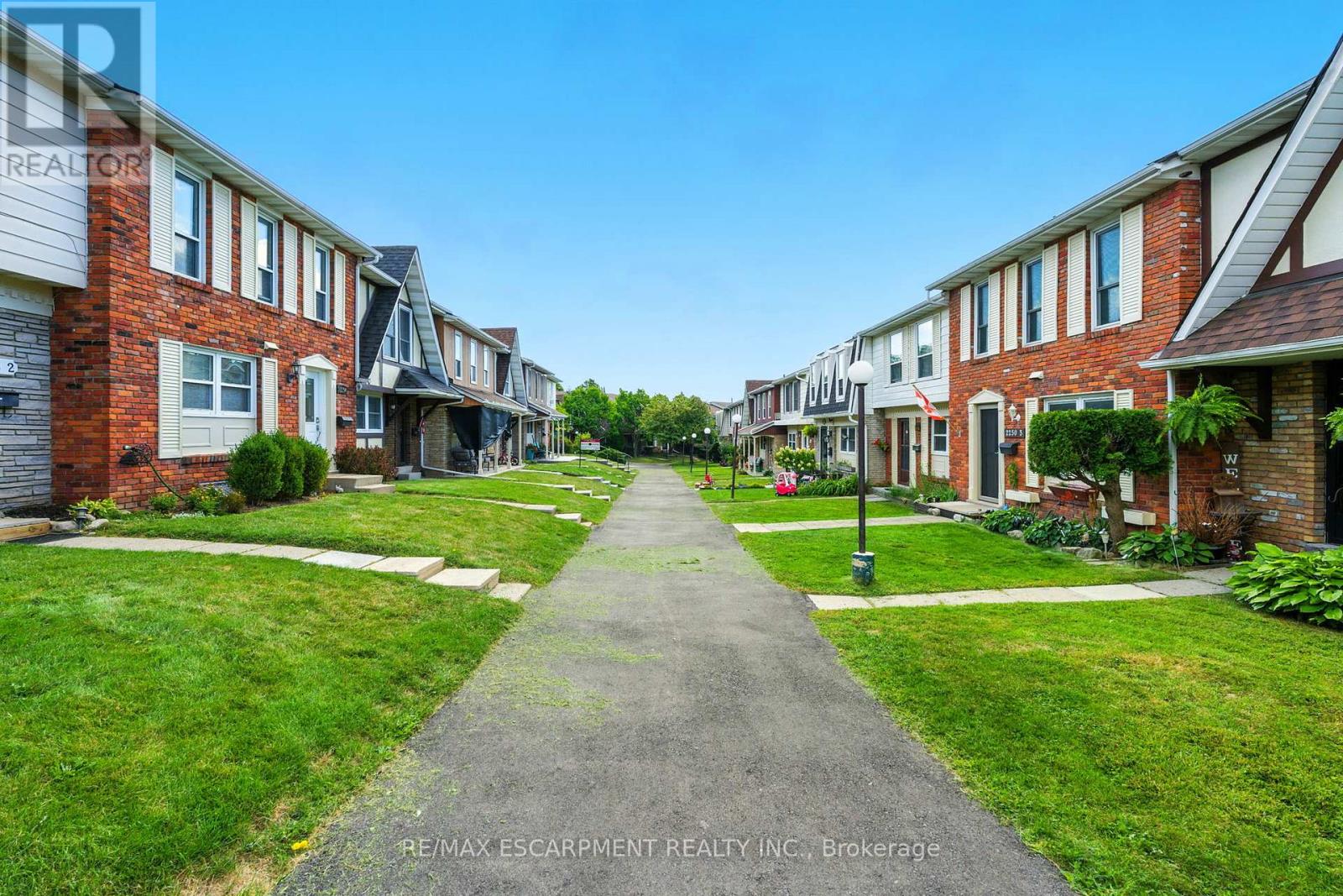 Photo 4 of 3 2254 Upper Middle Road, Burlington ON