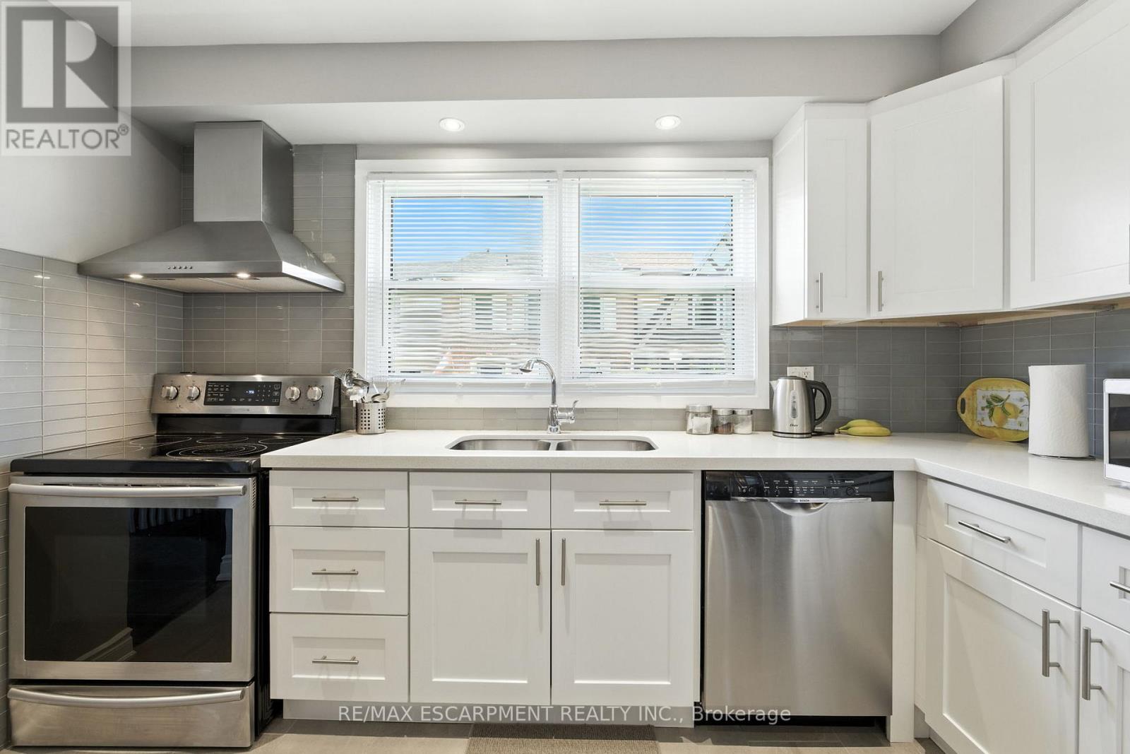 Photo 9 of 3 2254 Upper Middle Road, Burlington ON
