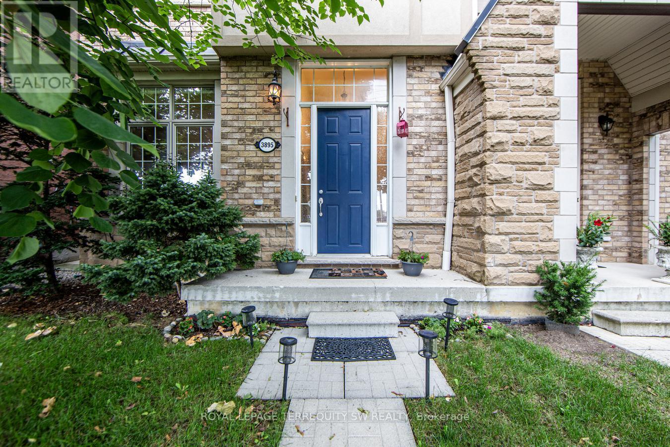 Photo 1 of 3895 Eglinton Avenue W, Mississauga ON