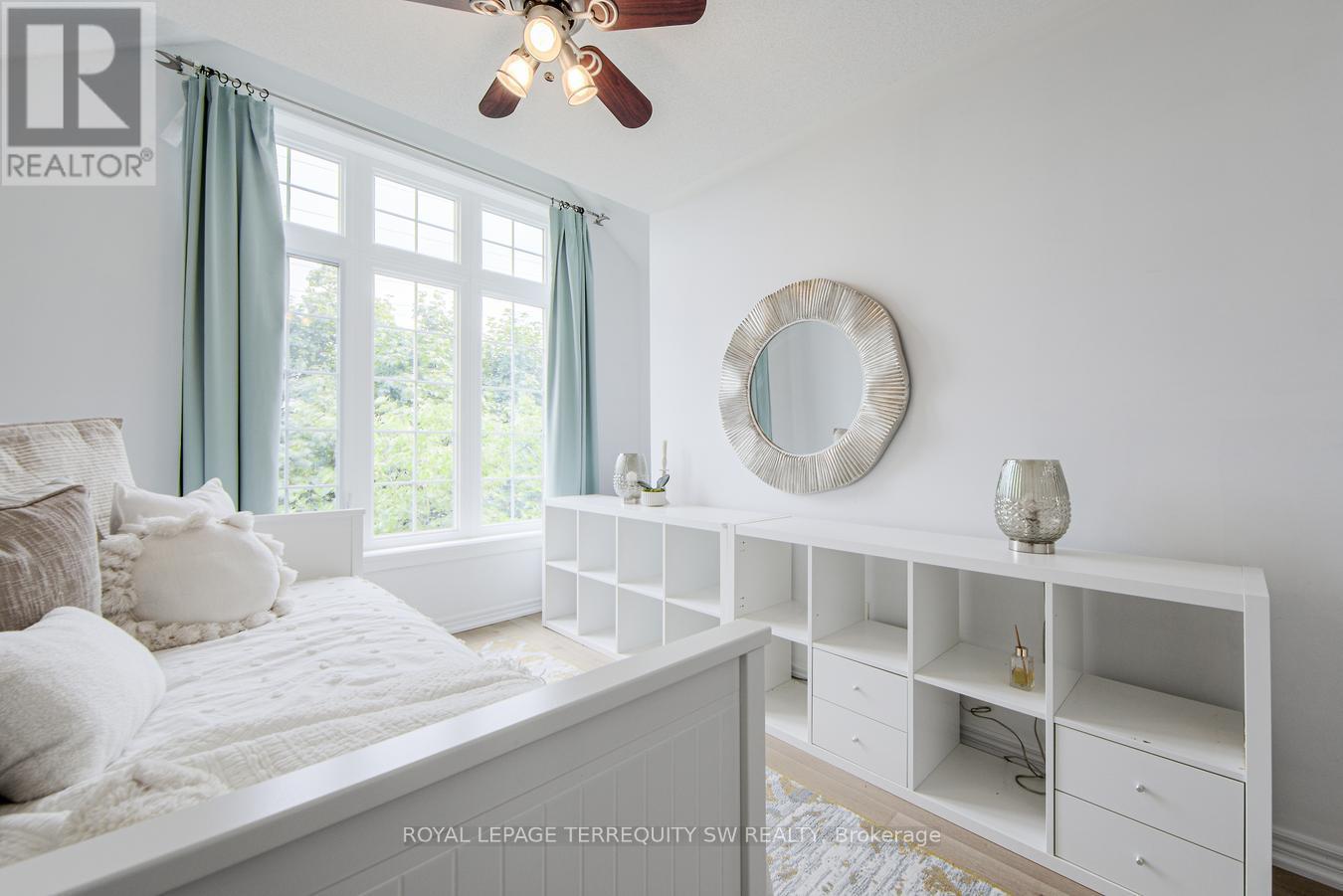 Photo 15 of 3895 Eglinton Avenue W, Mississauga ON