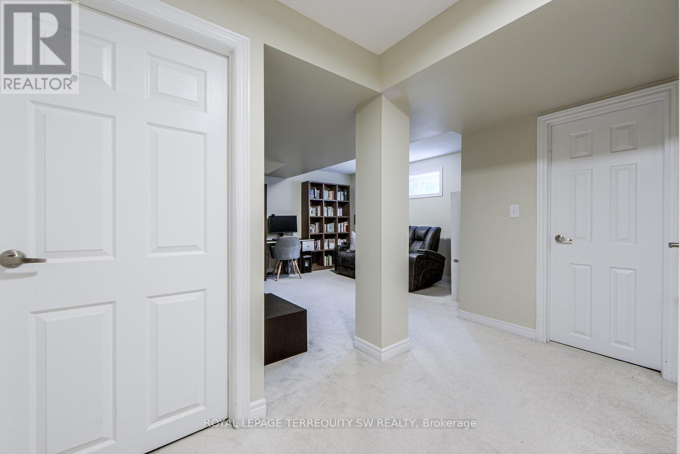 Photo 16 of 3895 Eglinton Avenue W, Mississauga ON