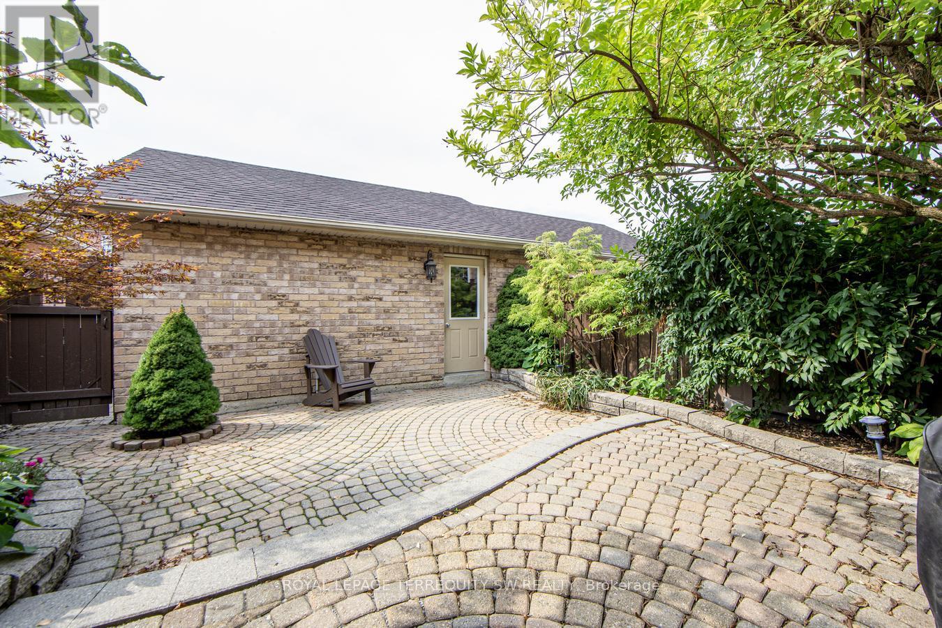 Photo 17 of 3895 Eglinton Avenue W, Mississauga ON