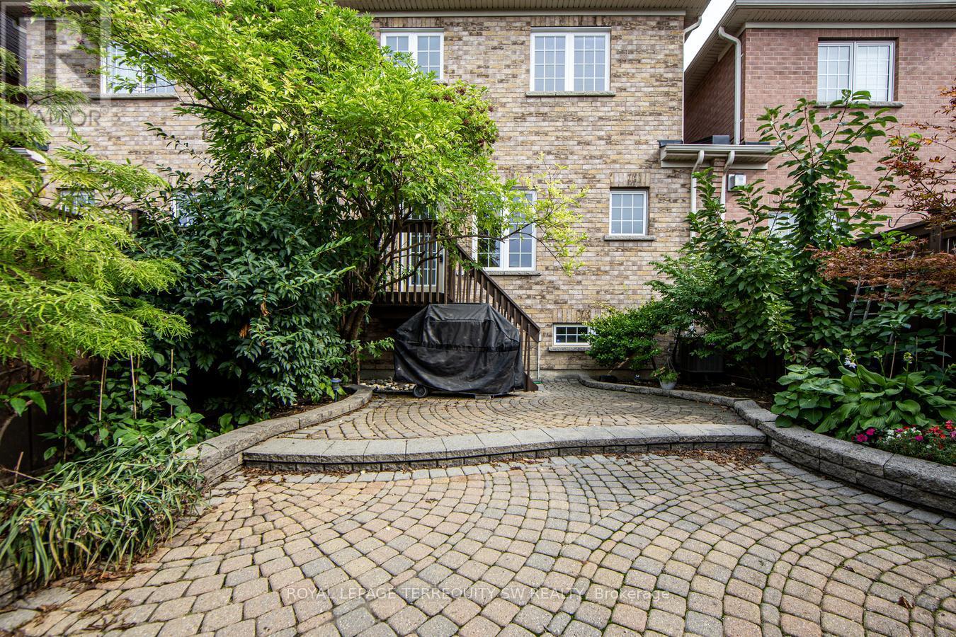 Photo 18 of 3895 Eglinton Avenue W, Mississauga ON