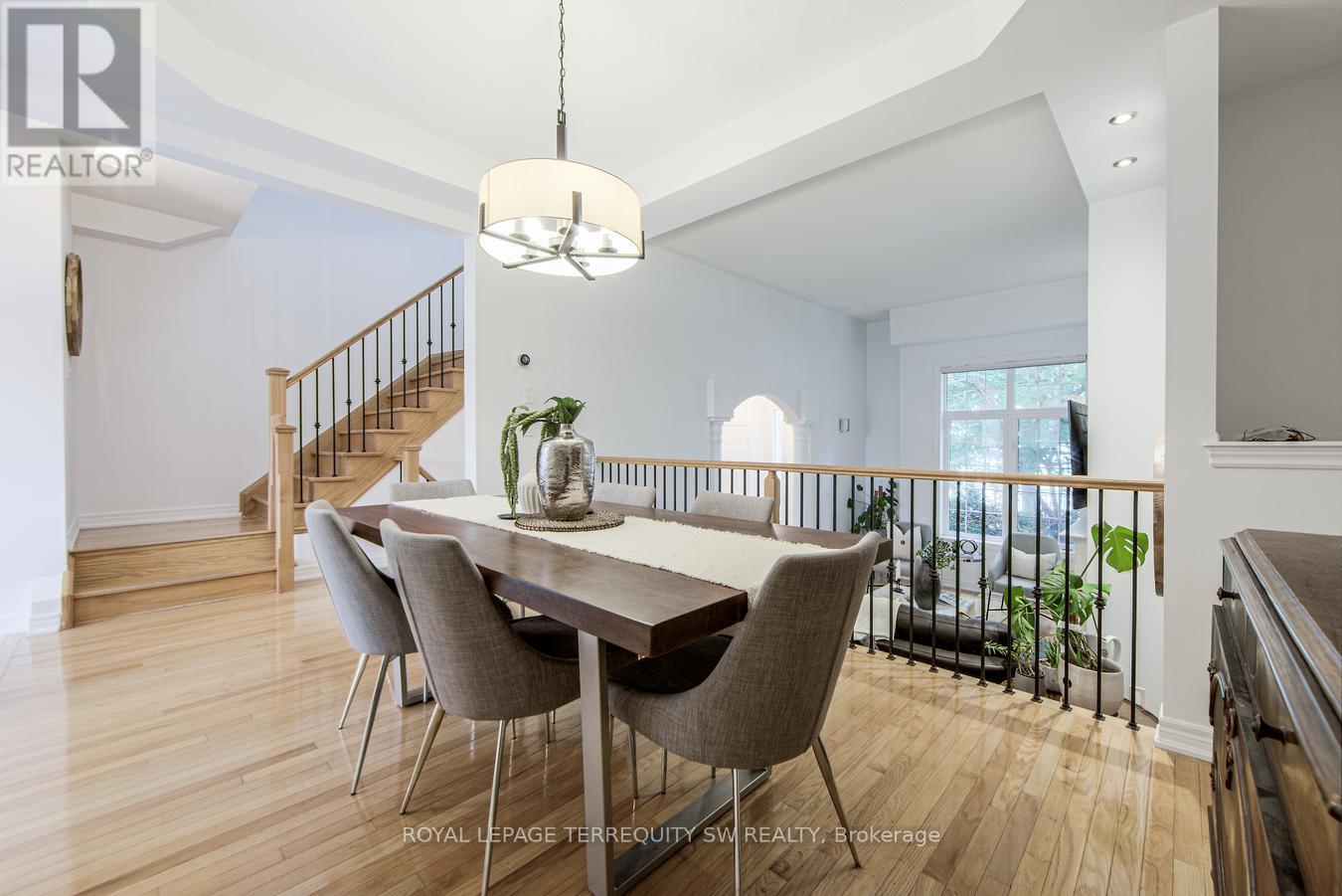 Photo 5 of 3895 Eglinton Avenue W, Mississauga ON