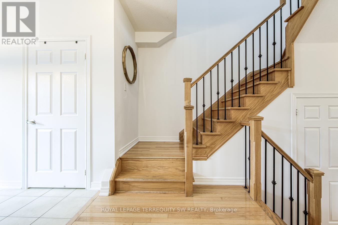 Photo 6 of 3895 Eglinton Avenue W, Mississauga ON