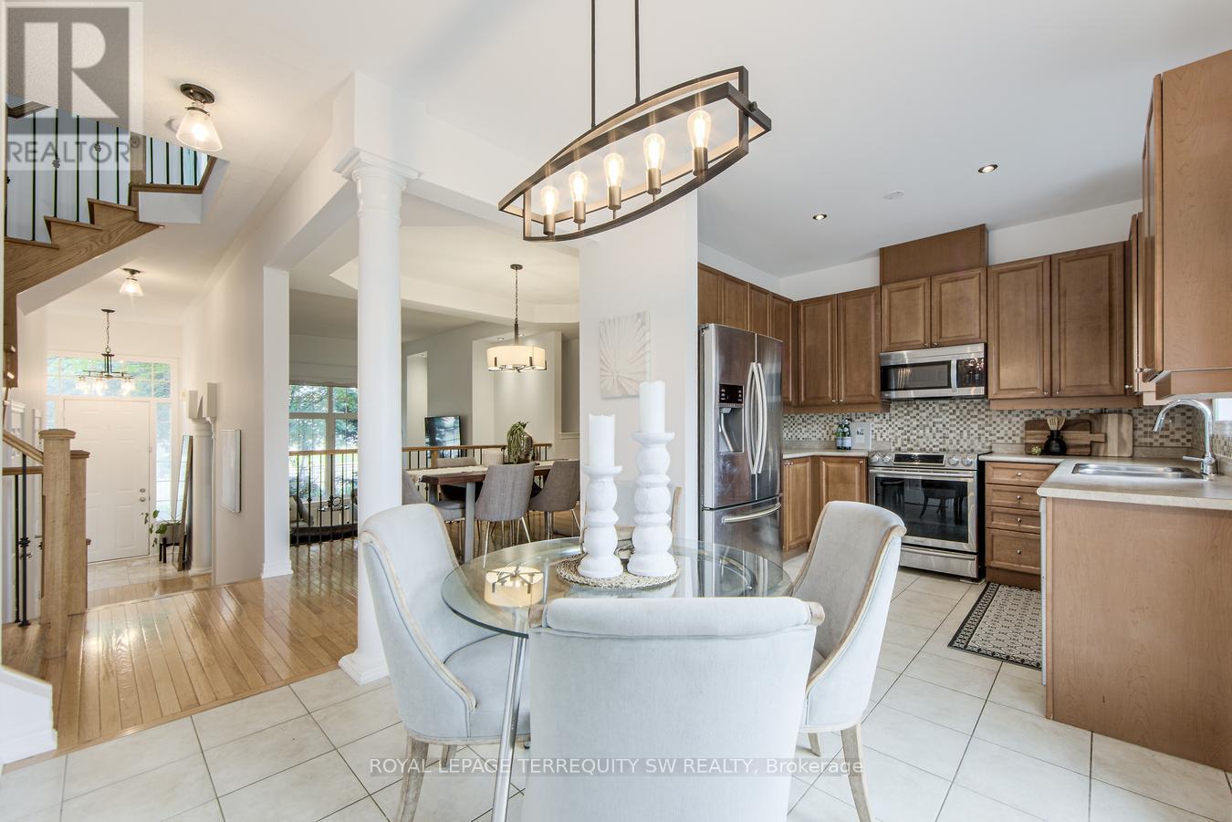 Photo 7 of 3895 Eglinton Avenue W, Mississauga ON