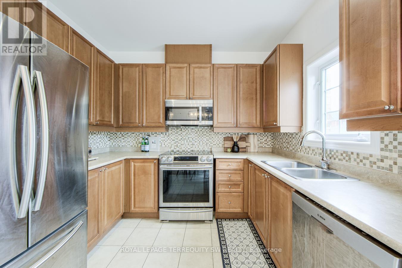 Photo 8 of 3895 Eglinton Avenue W, Mississauga ON