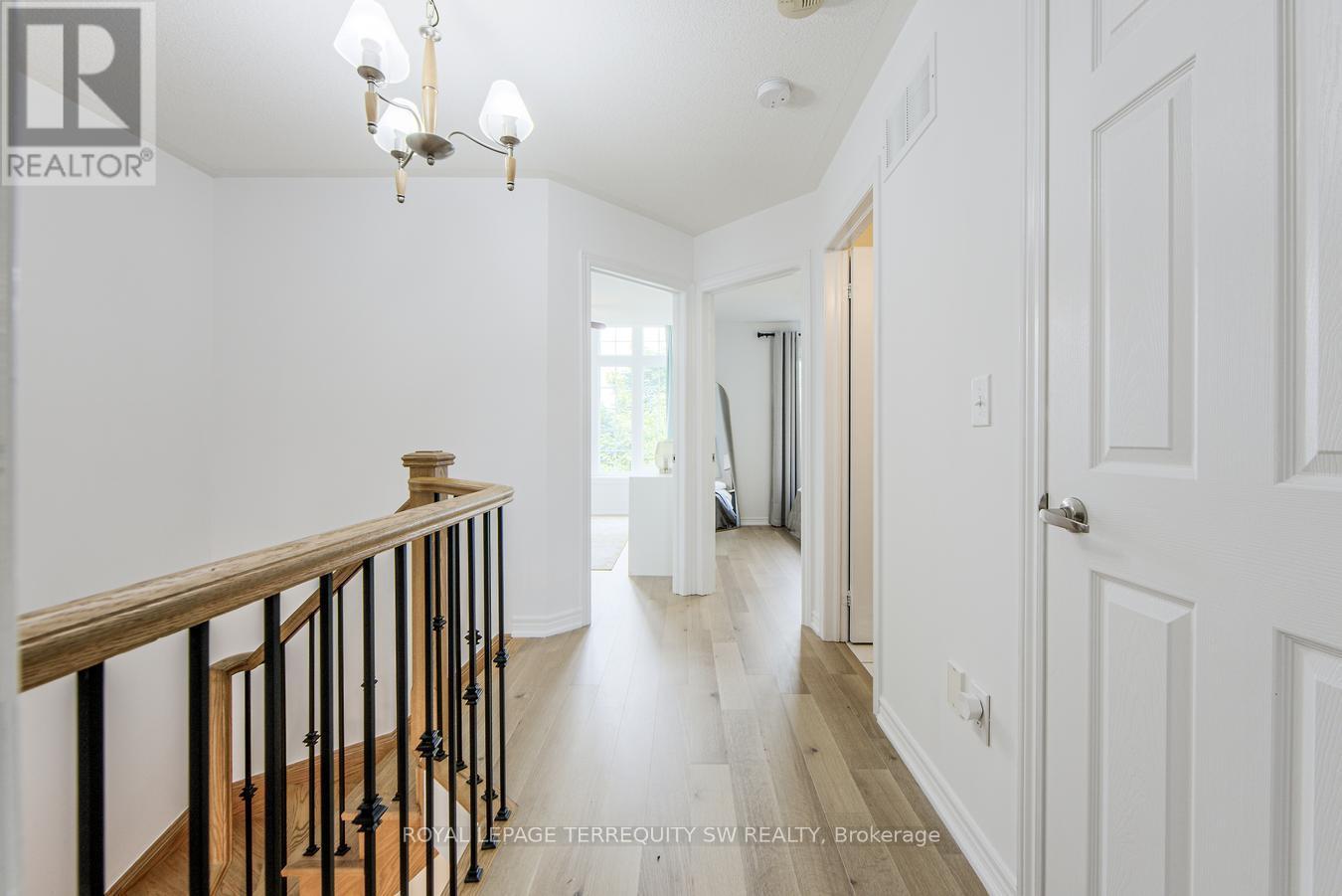 Photo 9 of 3895 Eglinton Avenue W, Mississauga ON