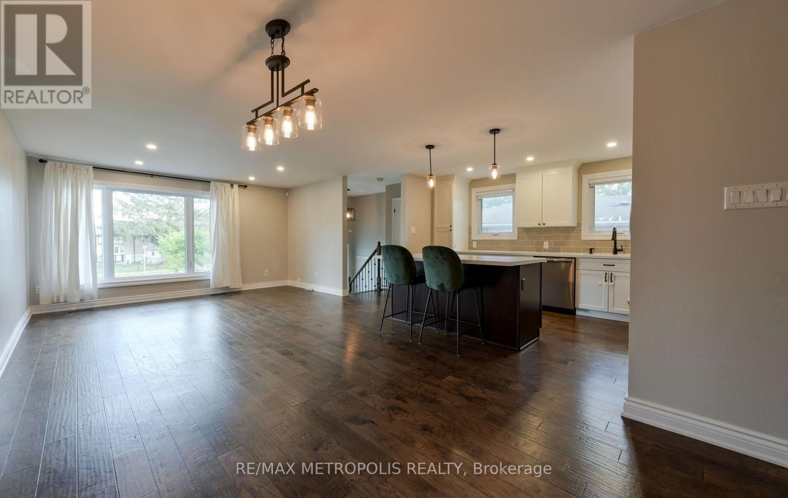 Photo 15 of Main 2699 Sherhill Drive, Mississauga ON
