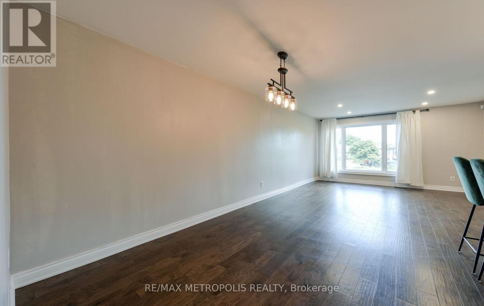 Photo 16 of Main 2699 Sherhill Drive, Mississauga ON