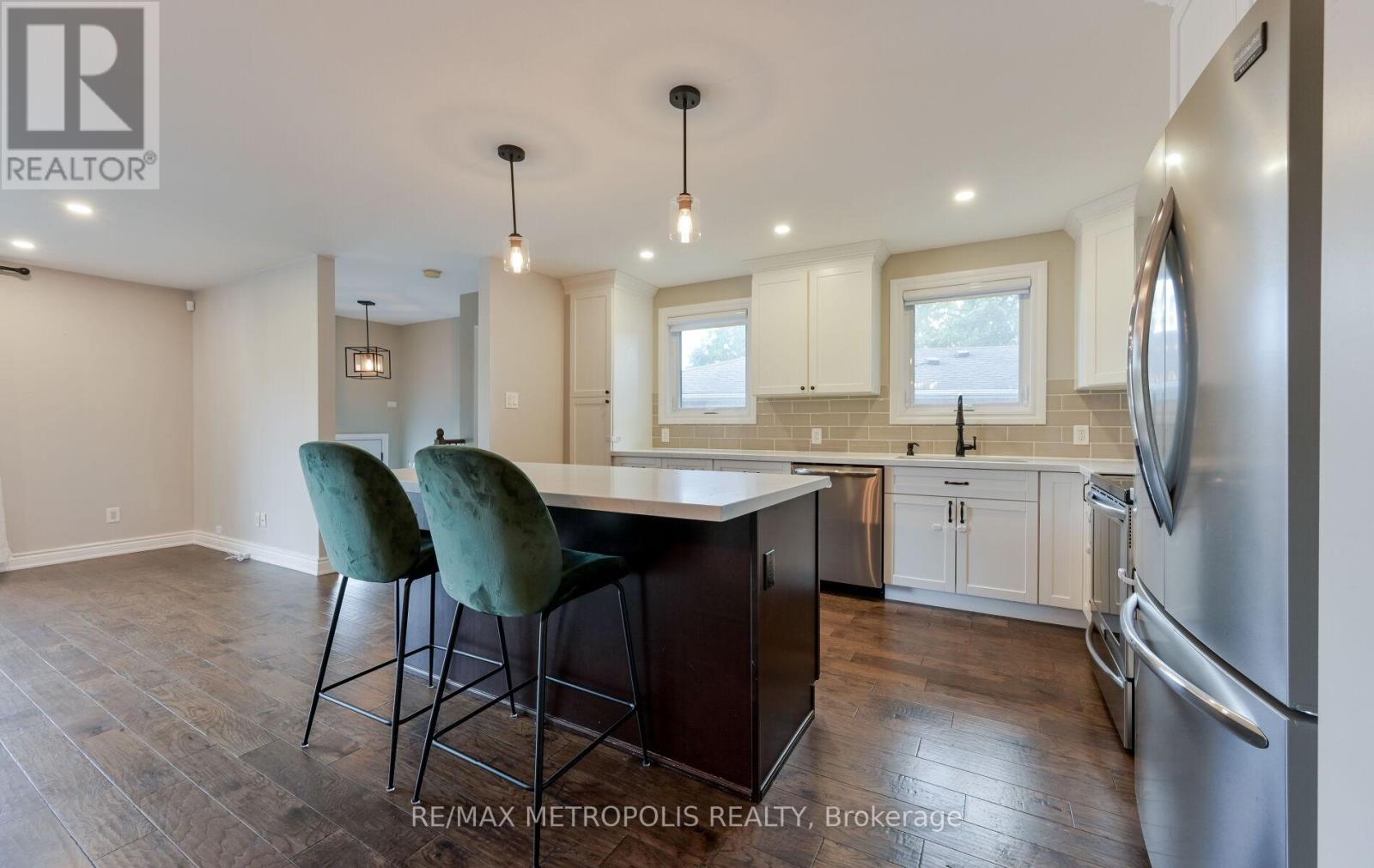 Photo 17 of Main 2699 Sherhill Drive, Mississauga ON