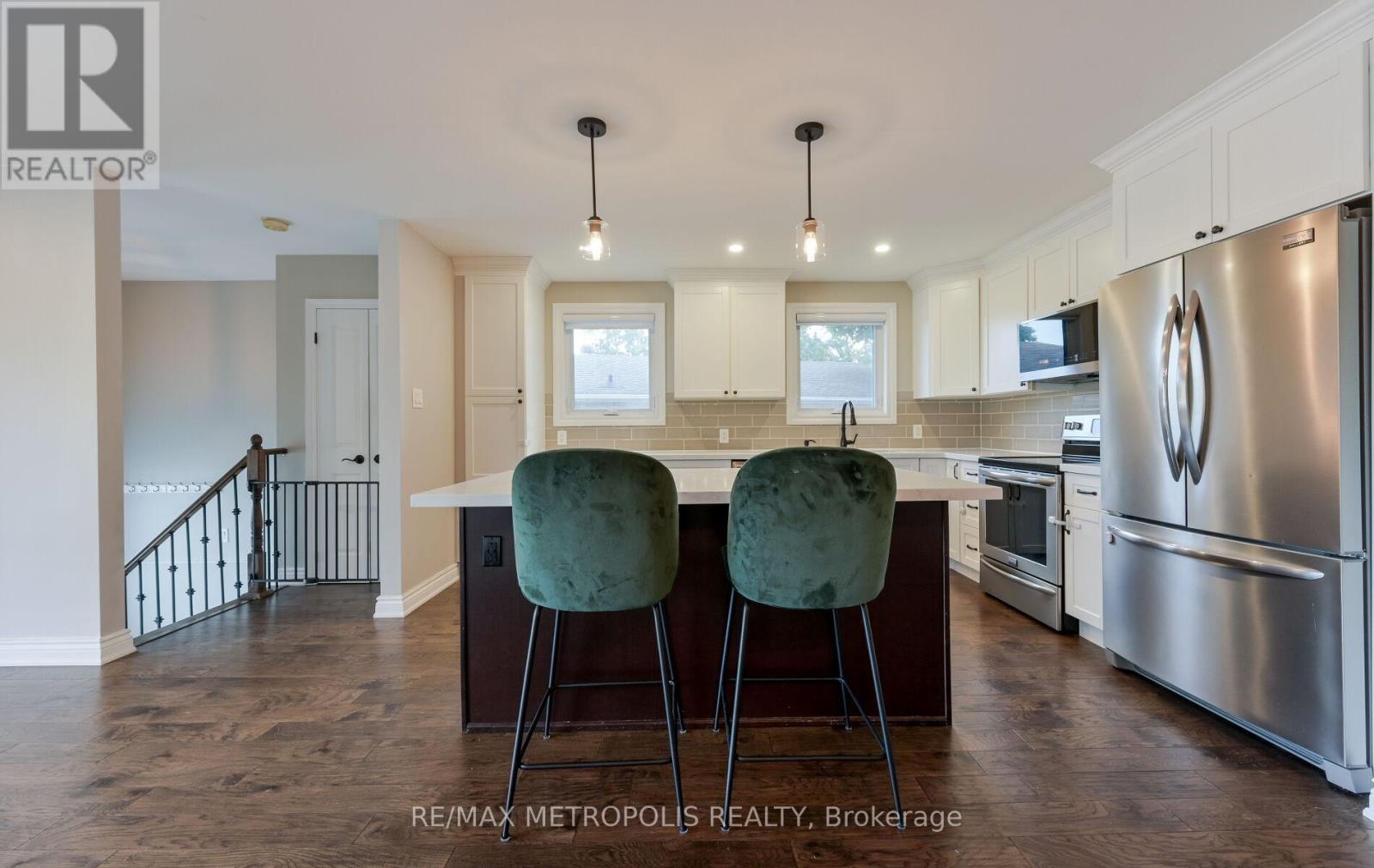 Photo 18 of Main 2699 Sherhill Drive, Mississauga ON
