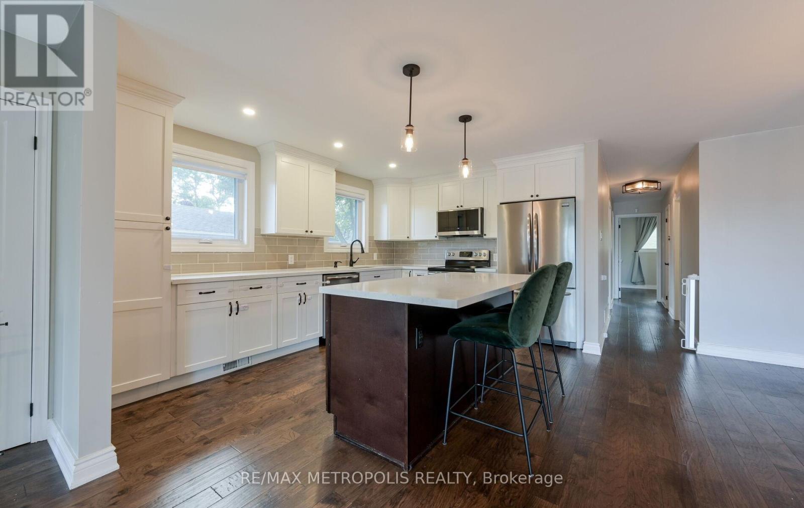 Photo 19 of Main 2699 Sherhill Drive, Mississauga ON