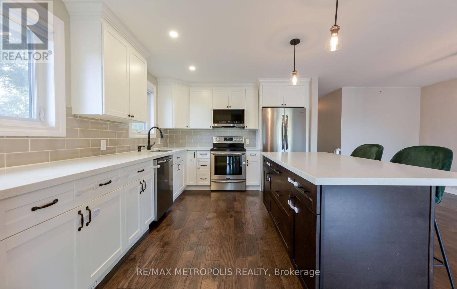 Photo 20 of Main 2699 Sherhill Drive, Mississauga ON
