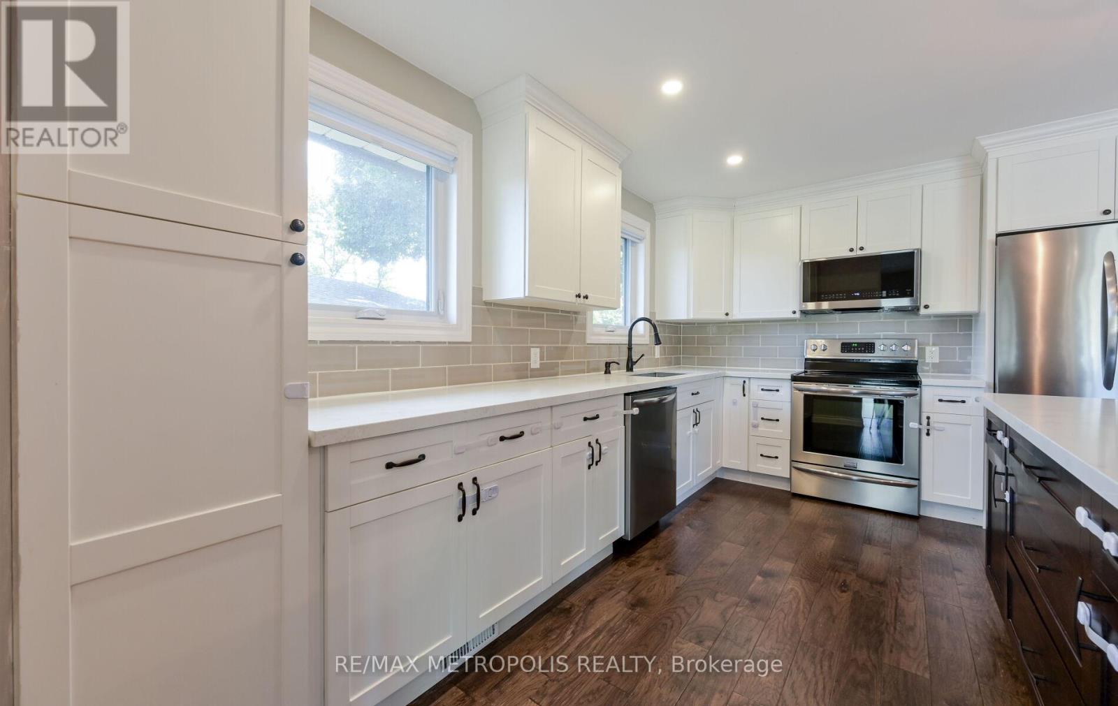 Photo 21 of Main 2699 Sherhill Drive, Mississauga ON