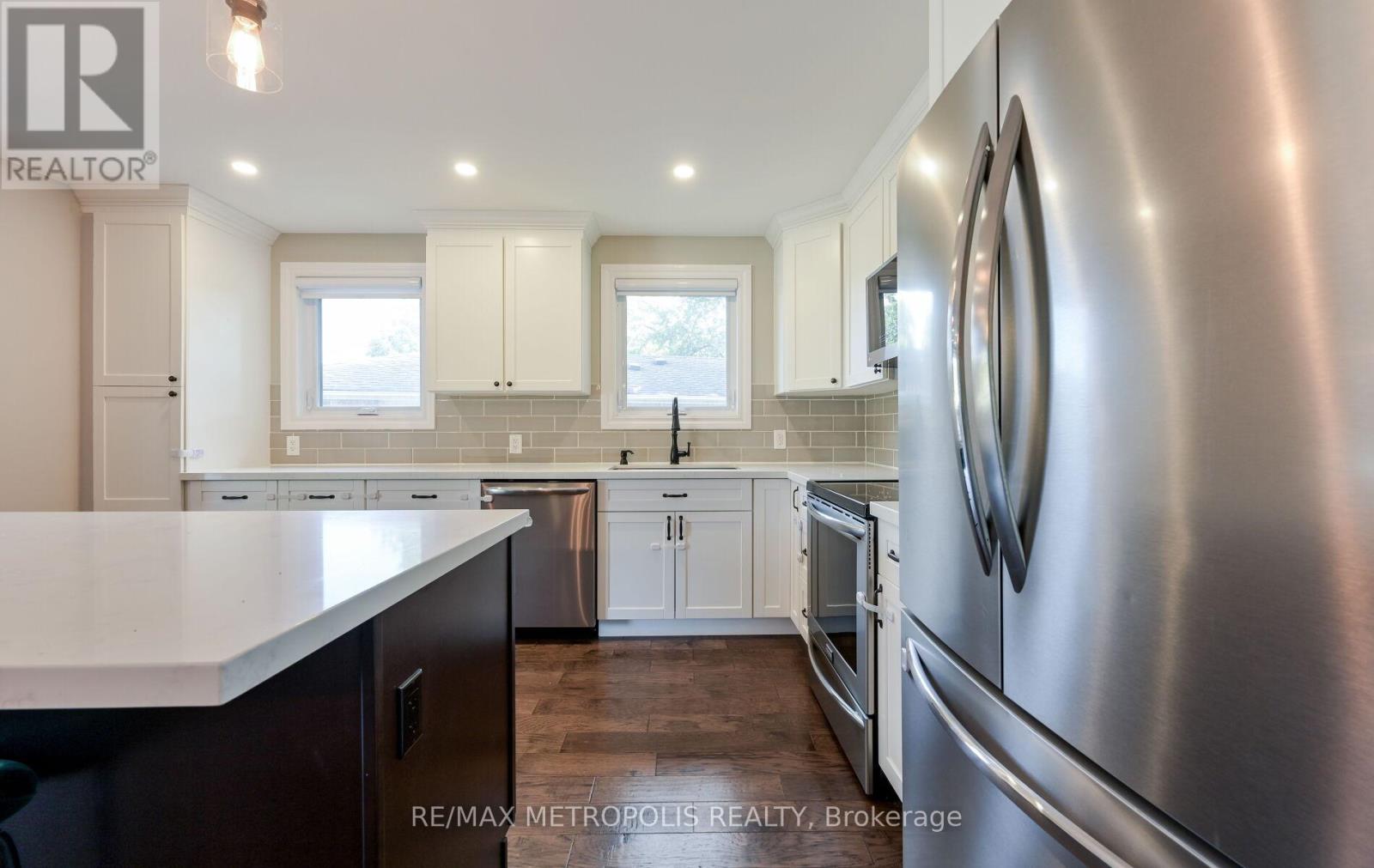 Photo 22 of Main 2699 Sherhill Drive, Mississauga ON