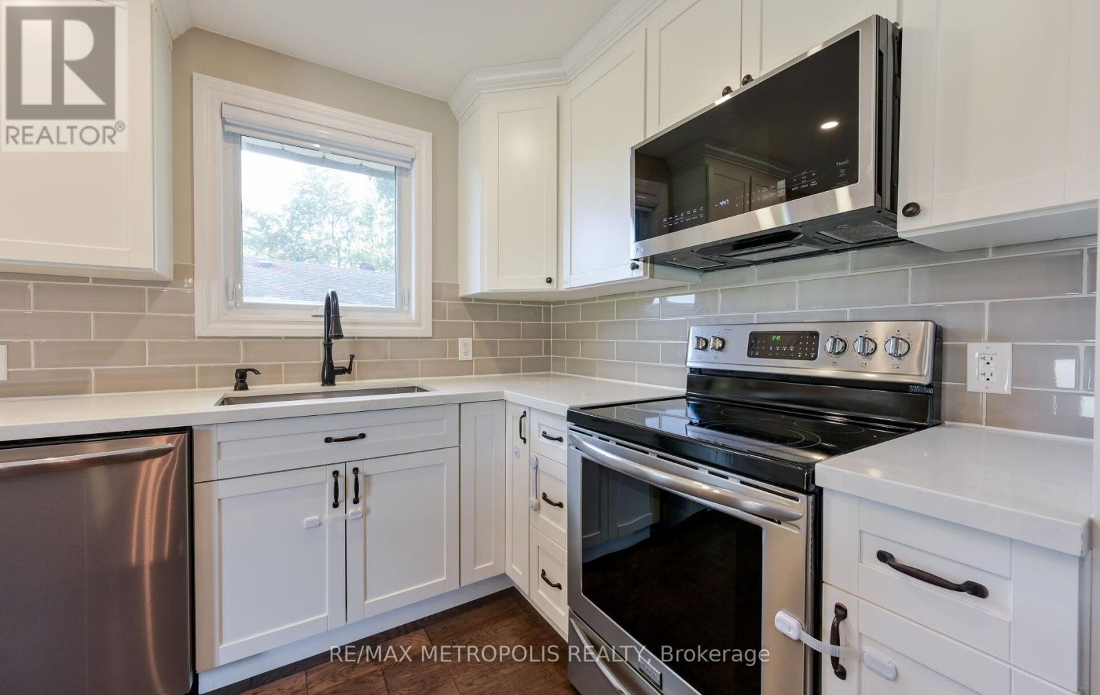 Photo 24 of Main 2699 Sherhill Drive, Mississauga ON