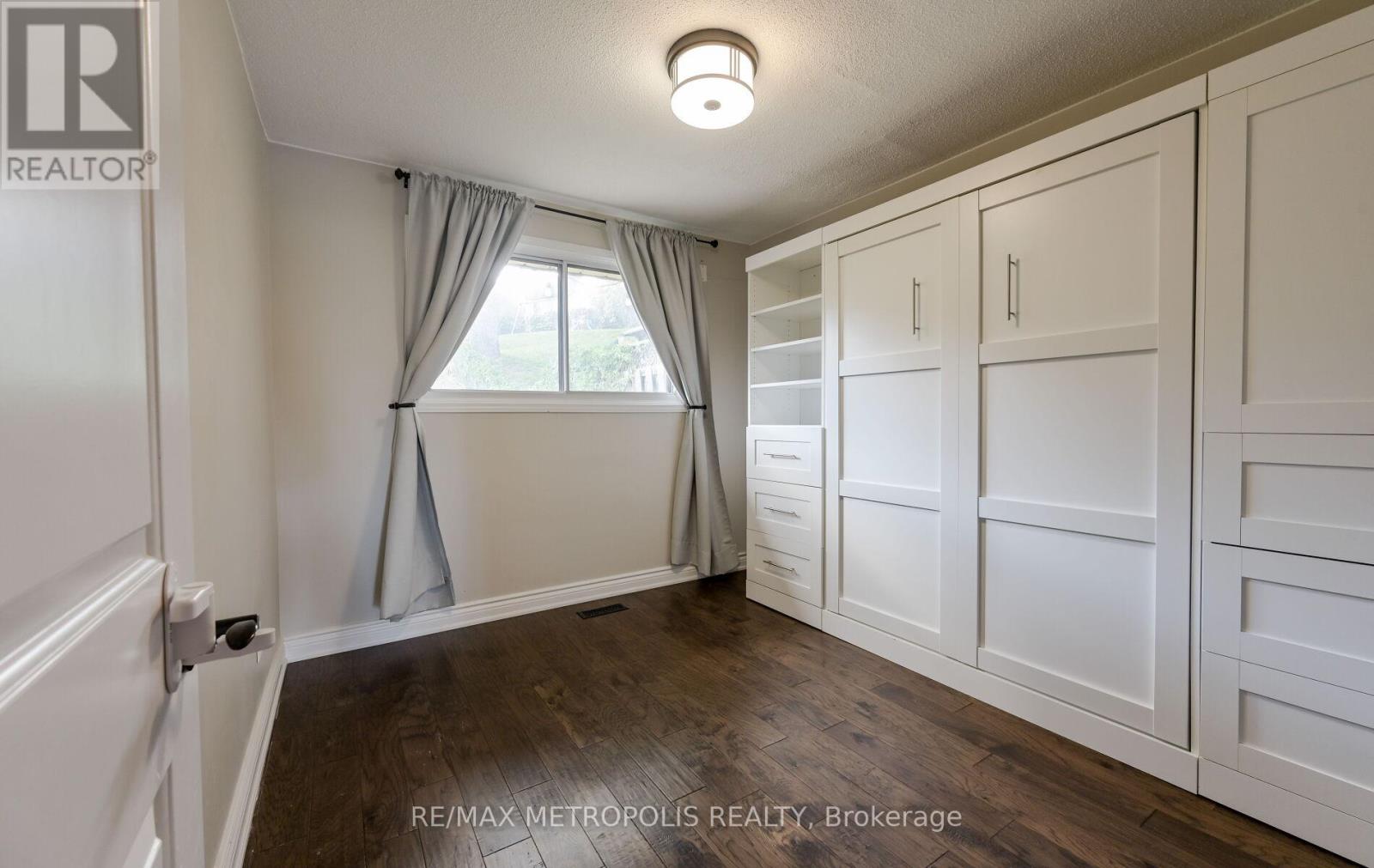 Photo 25 of Main 2699 Sherhill Drive, Mississauga ON