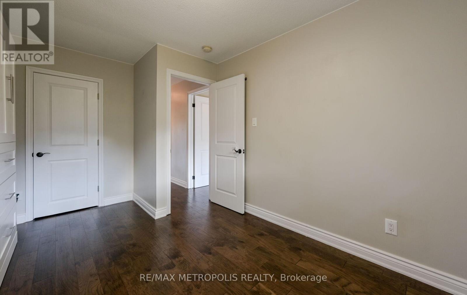 Photo 28 of Main 2699 Sherhill Drive, Mississauga ON