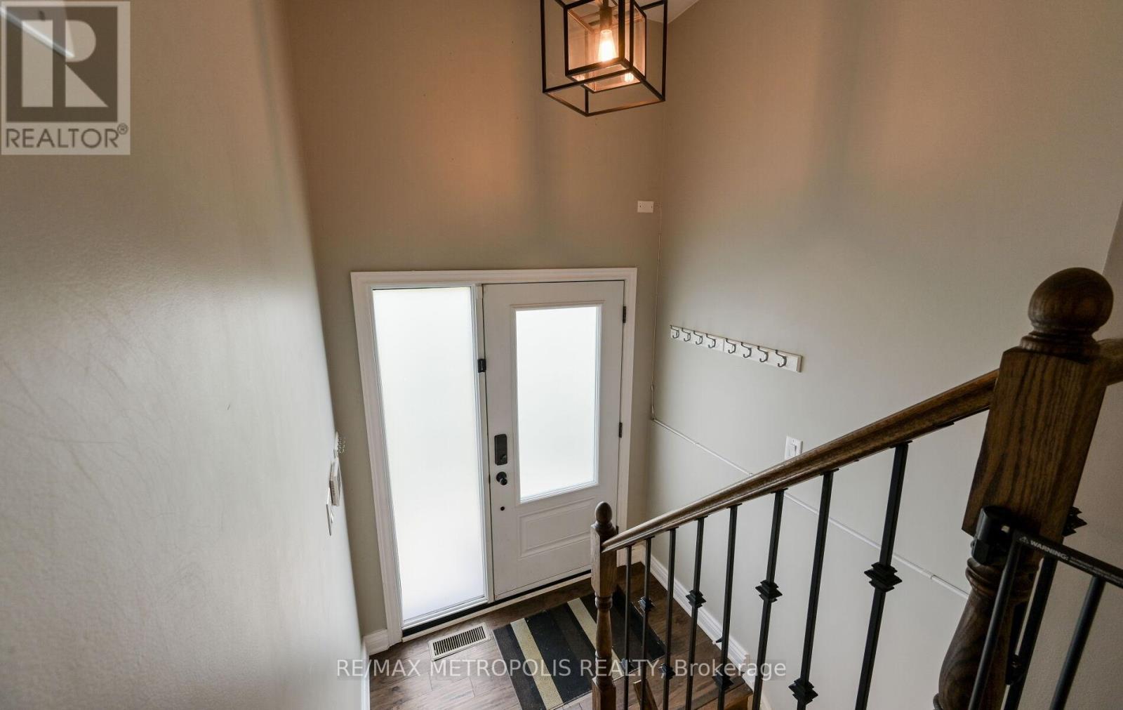 Photo 3 of Main 2699 Sherhill Drive, Mississauga ON