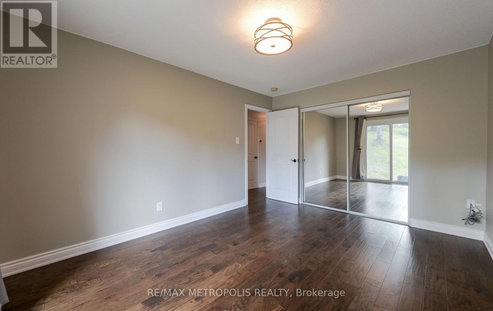 Photo 31 of Main 2699 Sherhill Drive, Mississauga ON