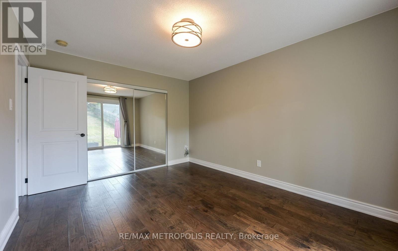 Photo 32 of Main 2699 Sherhill Drive, Mississauga ON