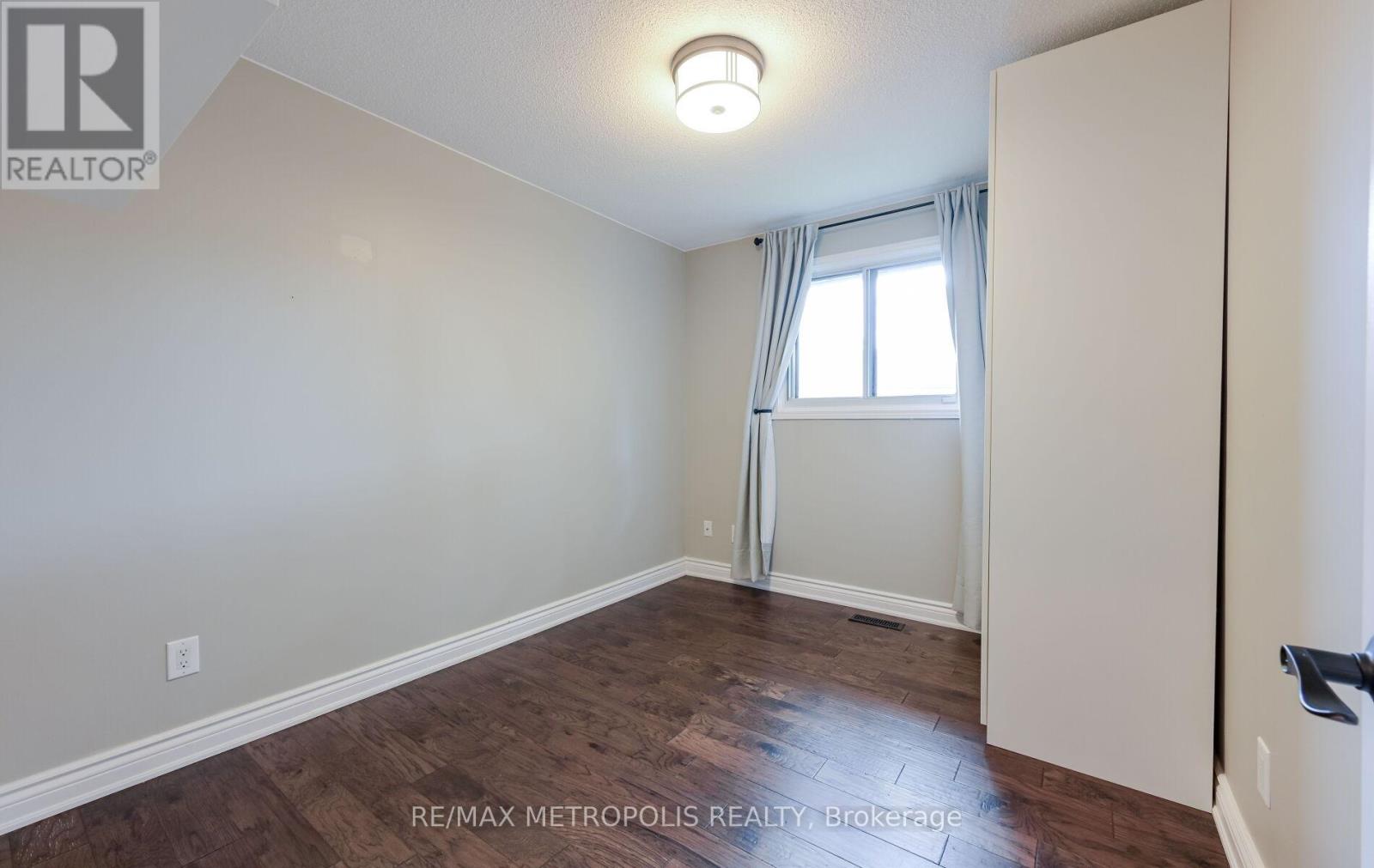 Photo 33 of Main 2699 Sherhill Drive, Mississauga ON