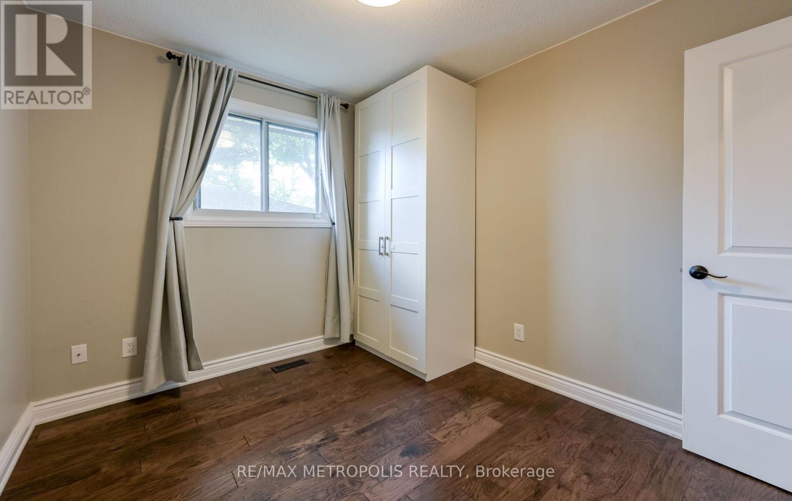 Photo 34 of Main 2699 Sherhill Drive, Mississauga ON