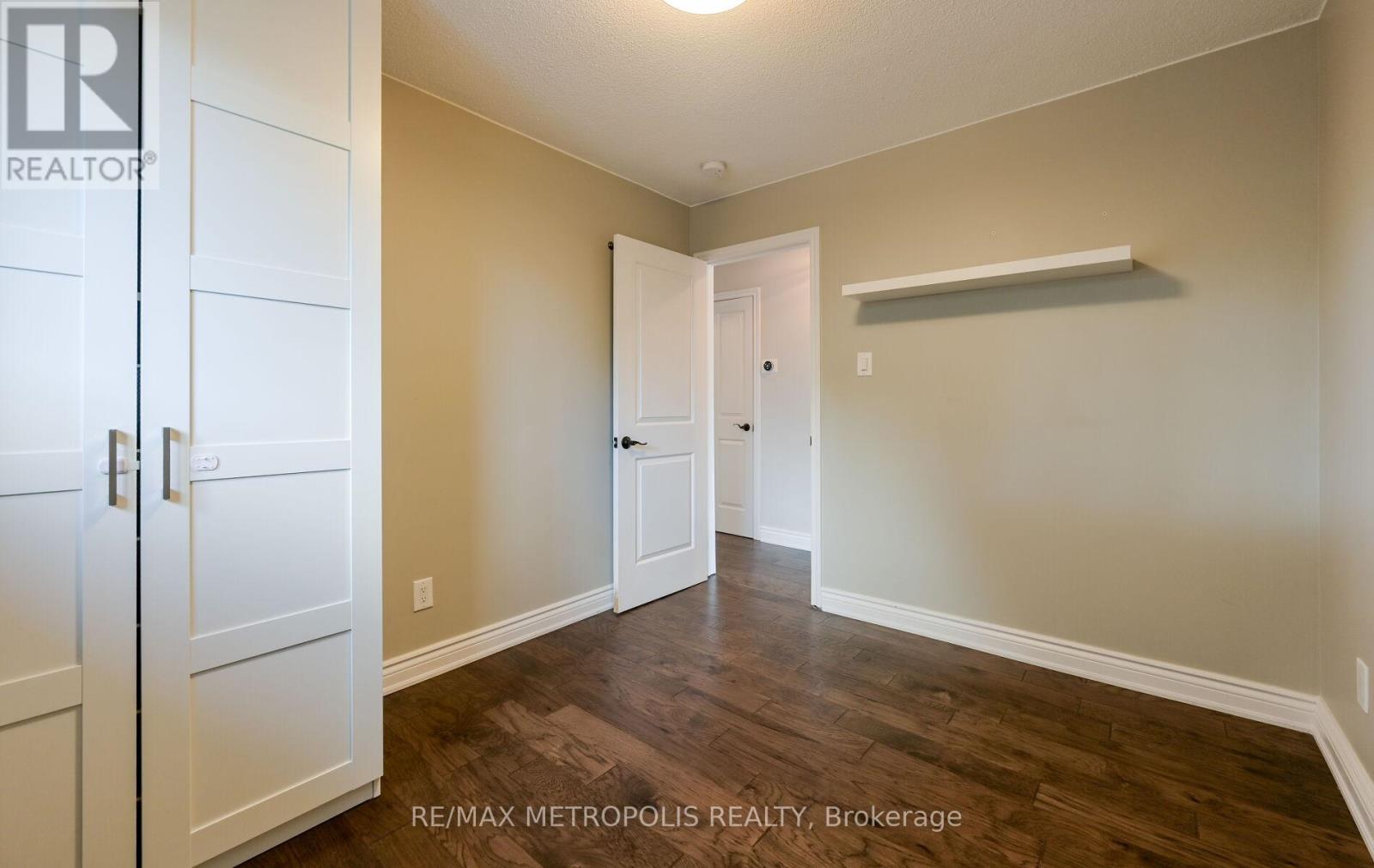 Photo 35 of Main 2699 Sherhill Drive, Mississauga ON