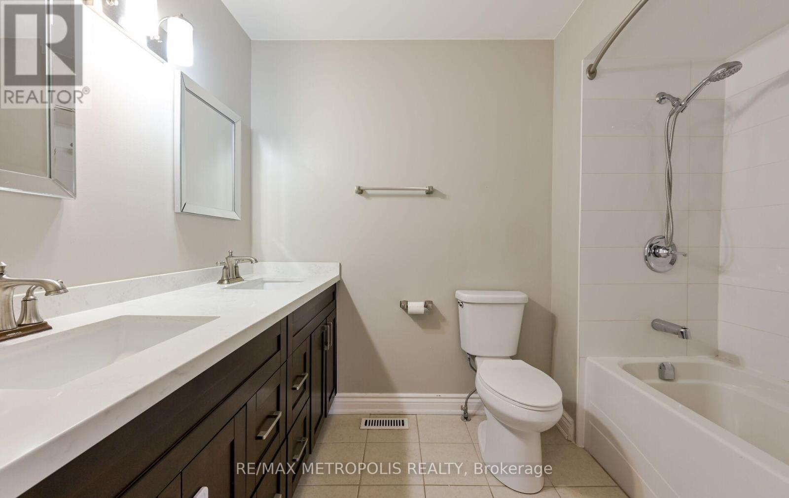 Photo 36 of Main 2699 Sherhill Drive, Mississauga ON