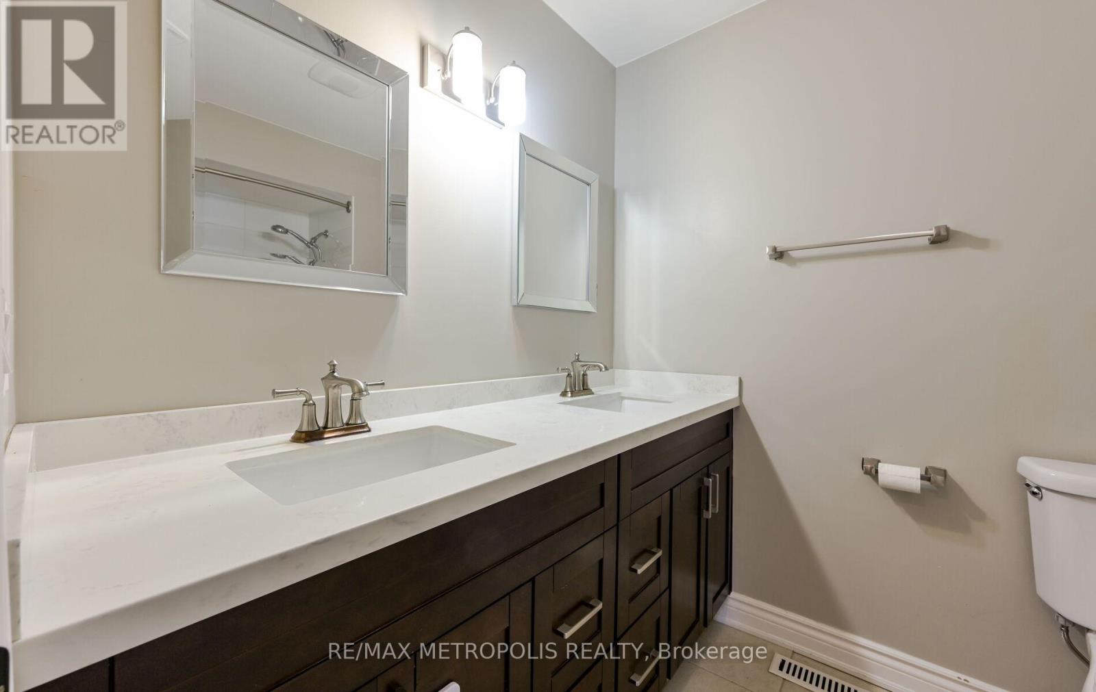 Photo 37 of Main 2699 Sherhill Drive, Mississauga ON