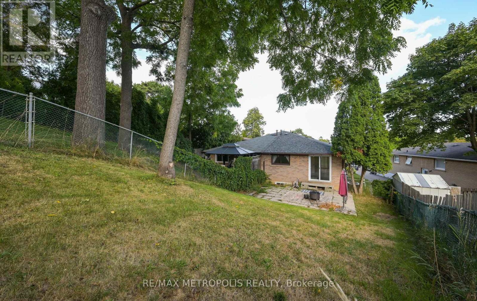 Photo 44 of Main 2699 Sherhill Drive, Mississauga ON