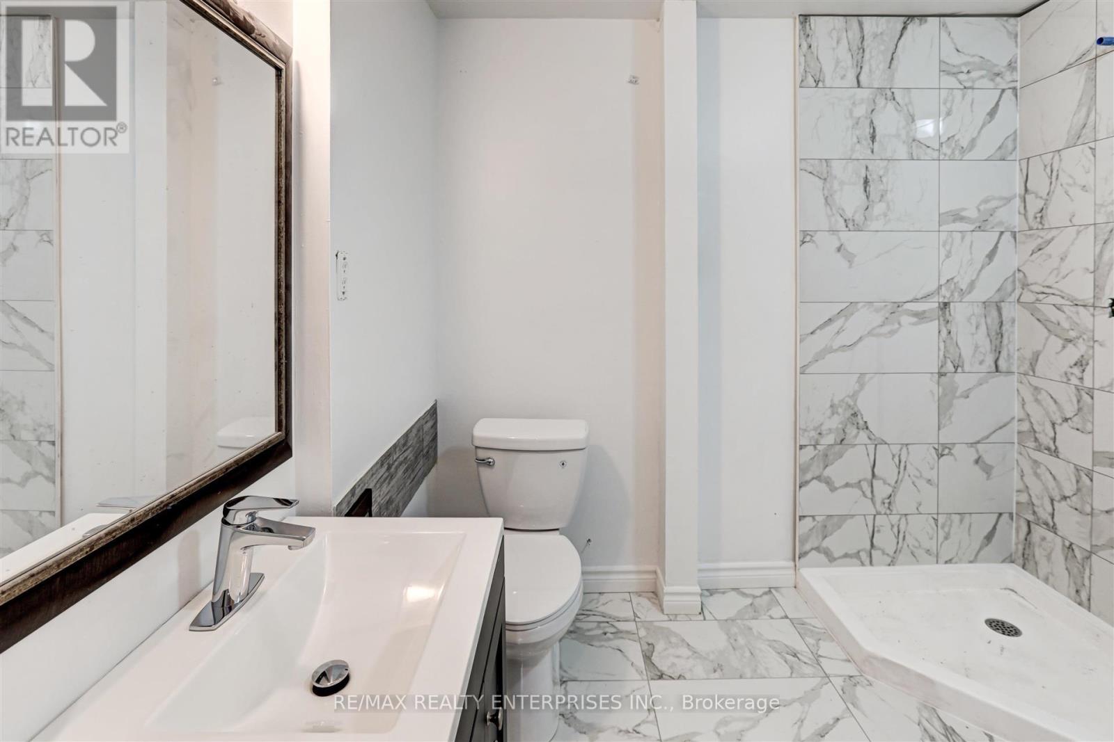 Photo 14 of 110 2001 Bonnymede Drive, Mississauga ON