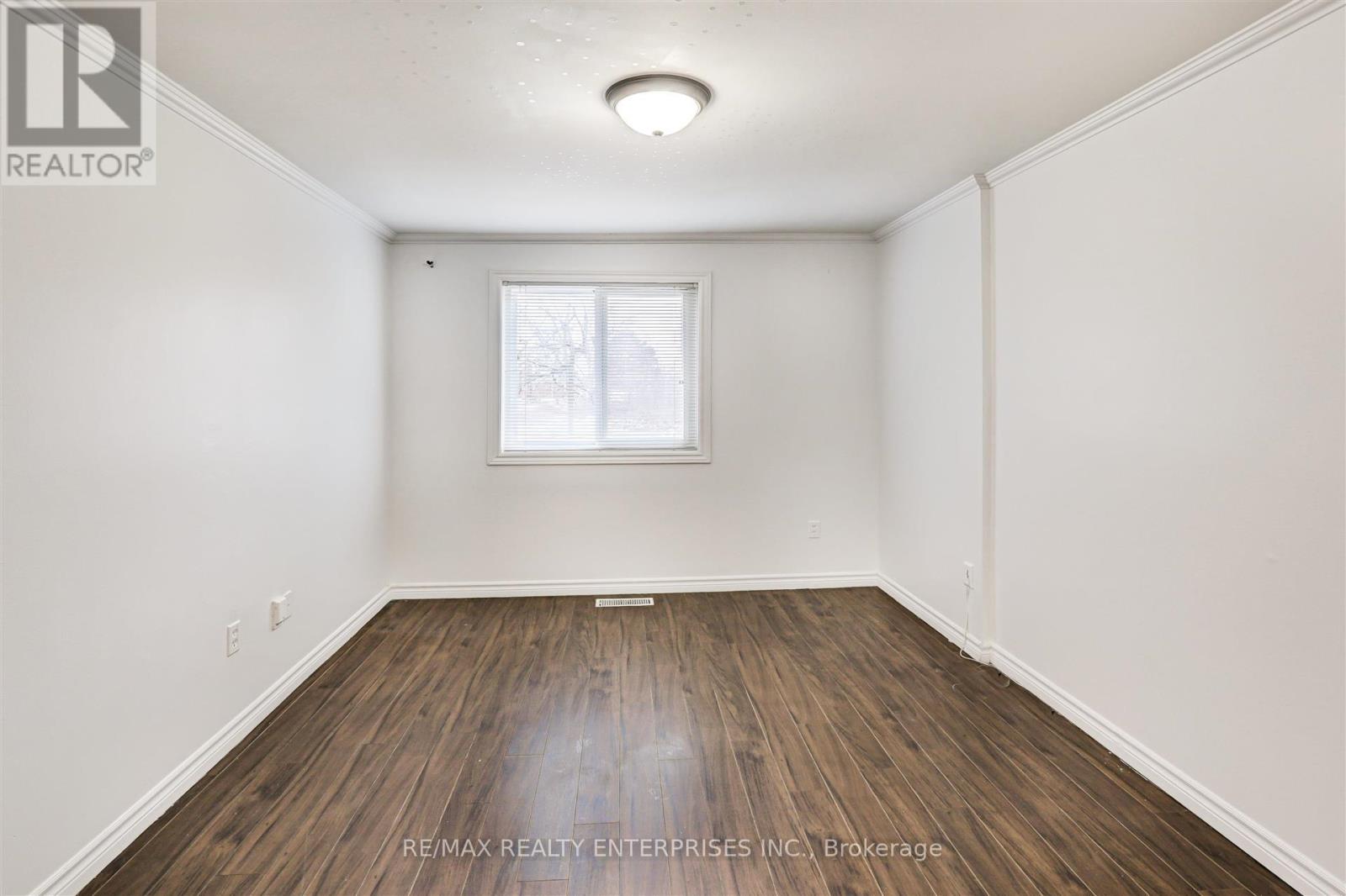 Photo 15 of 110 2001 Bonnymede Drive, Mississauga ON