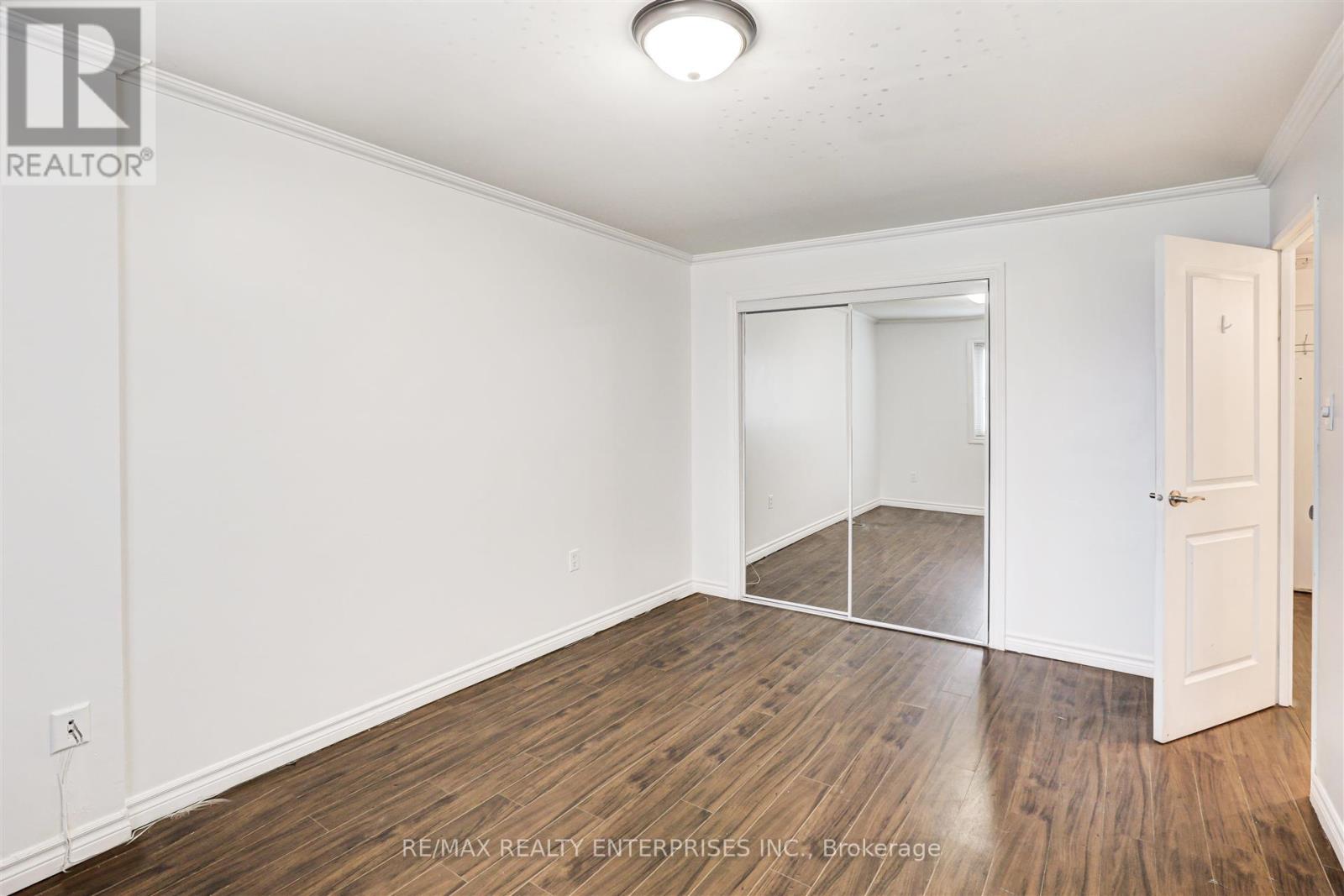 Photo 18 of 110 2001 Bonnymede Drive, Mississauga ON