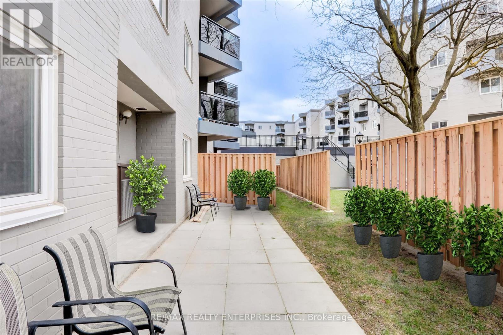 Photo 2 of 110 2001 Bonnymede Drive, Mississauga ON