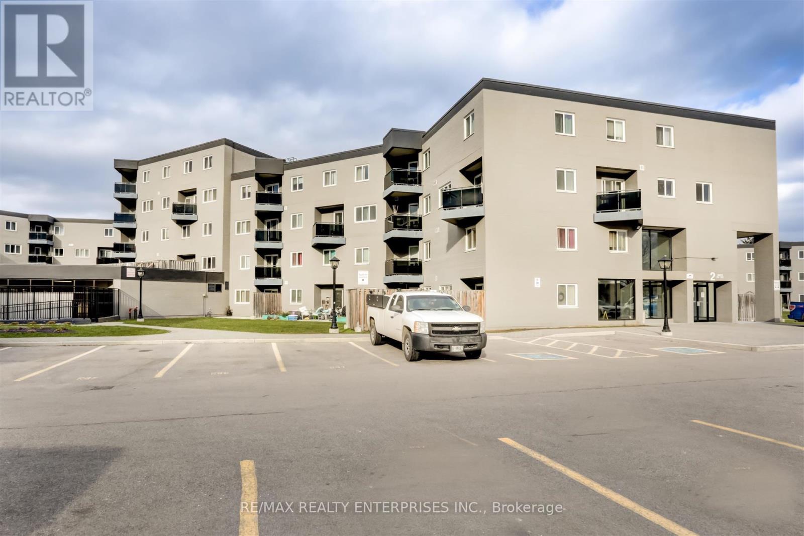 Photo 21 of 110 2001 Bonnymede Drive, Mississauga ON