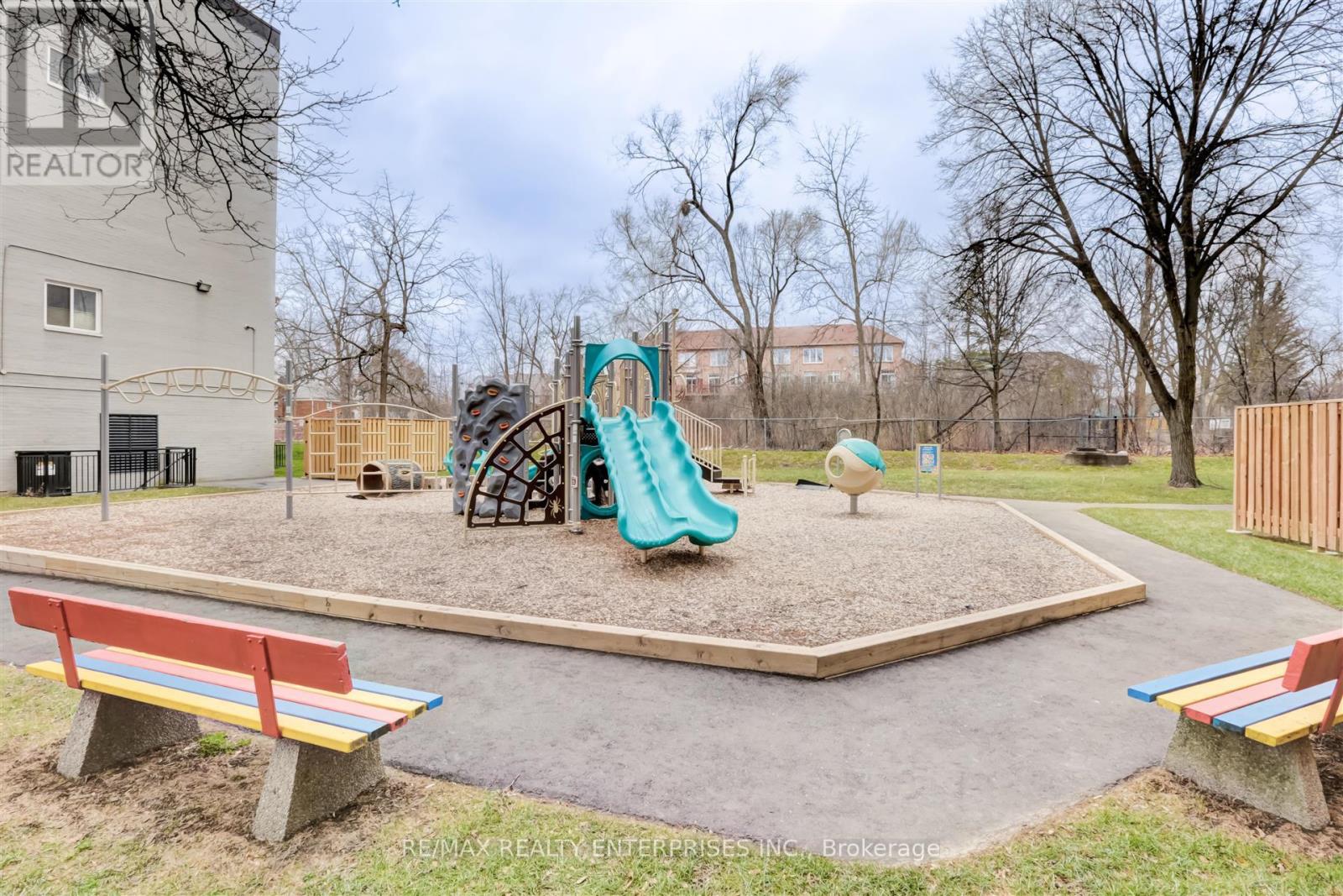 Photo 22 of 110 2001 Bonnymede Drive, Mississauga ON