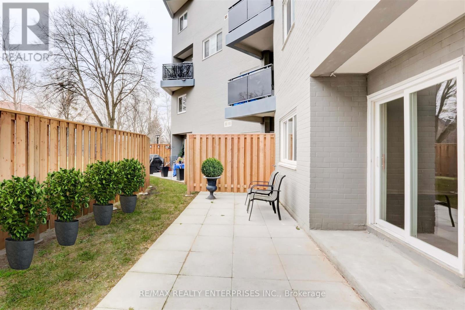 Photo 4 of 110 2001 Bonnymede Drive, Mississauga ON