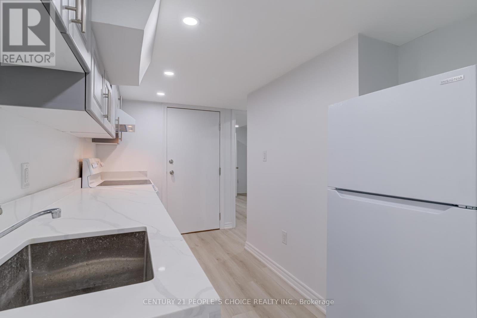 Photo 10 of Basement 25 Drummondville Drive, Brampton ON