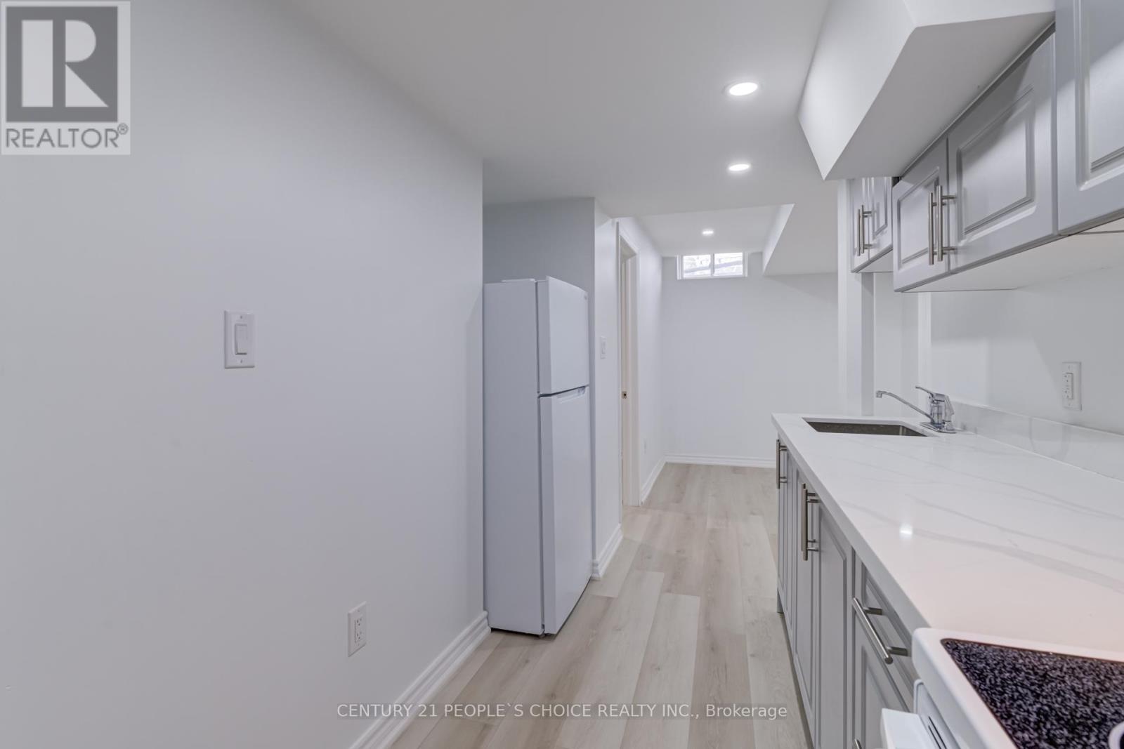Photo 12 of Basement 25 Drummondville Drive, Brampton ON
