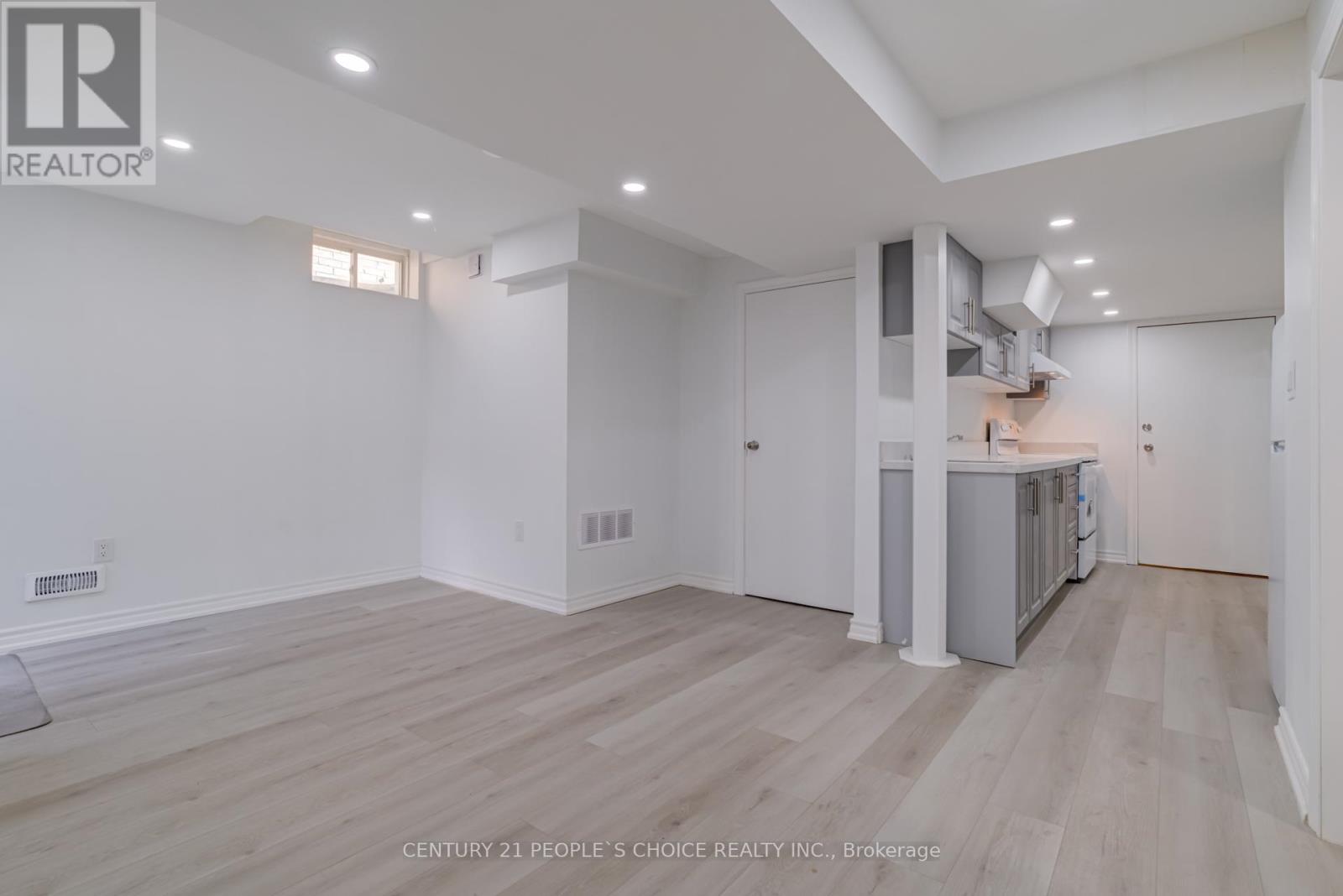 Photo 7 of Basement 25 Drummondville Drive, Brampton ON
