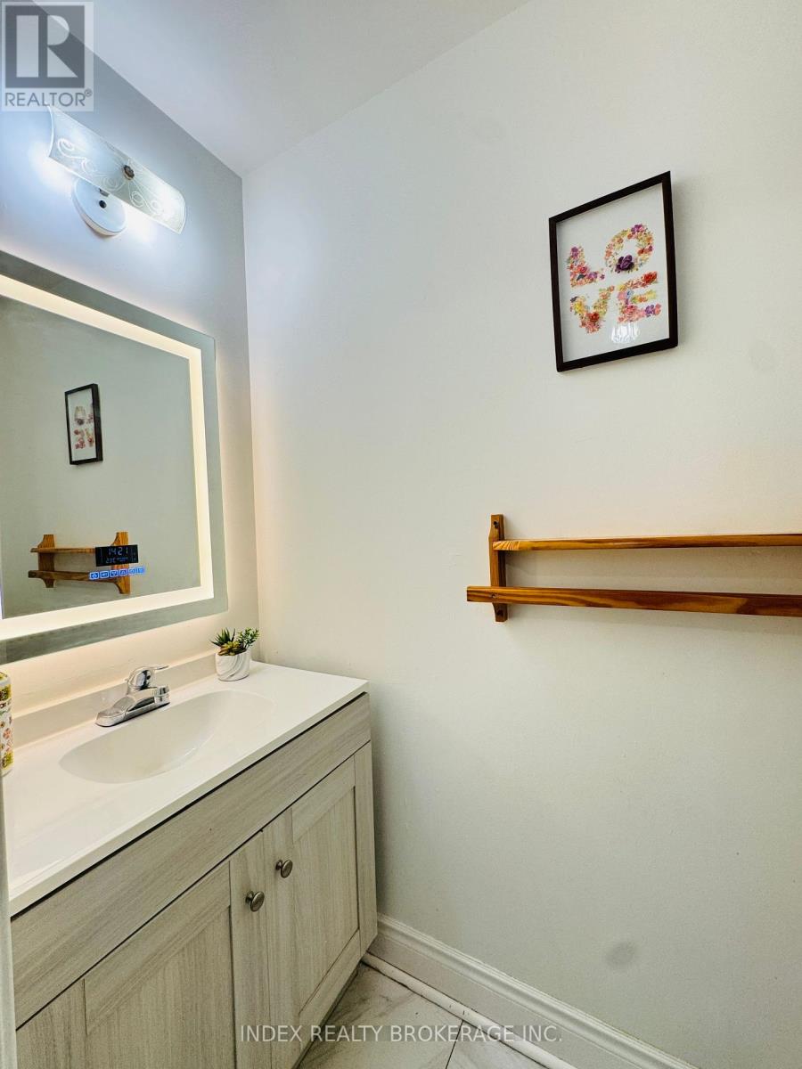 Photo 17 of 56 Bridekirk Place, Brampton ON
