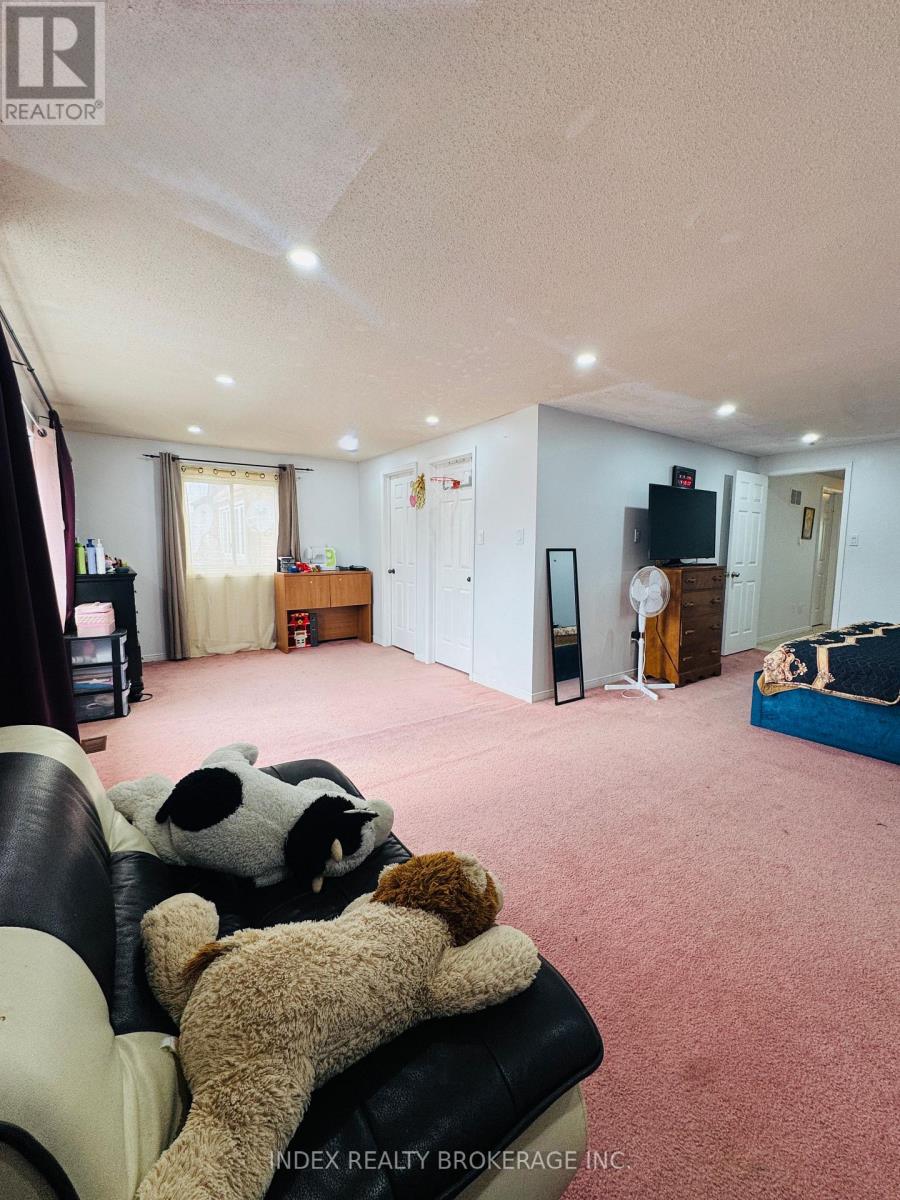 Photo 23 of 56 Bridekirk Place, Brampton ON
