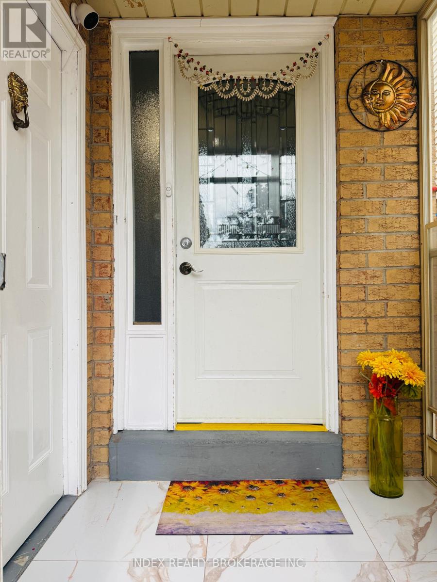 Photo 3 of 56 Bridekirk Place, Brampton ON