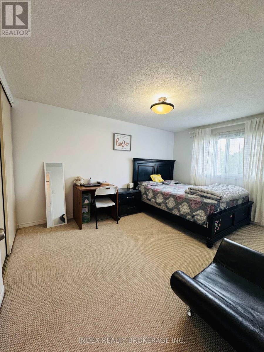 Photo 31 of 56 Bridekirk Place, Brampton ON