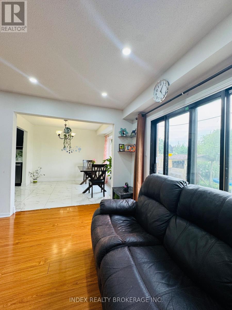 Photo 43 of 56 Bridekirk Place, Brampton ON