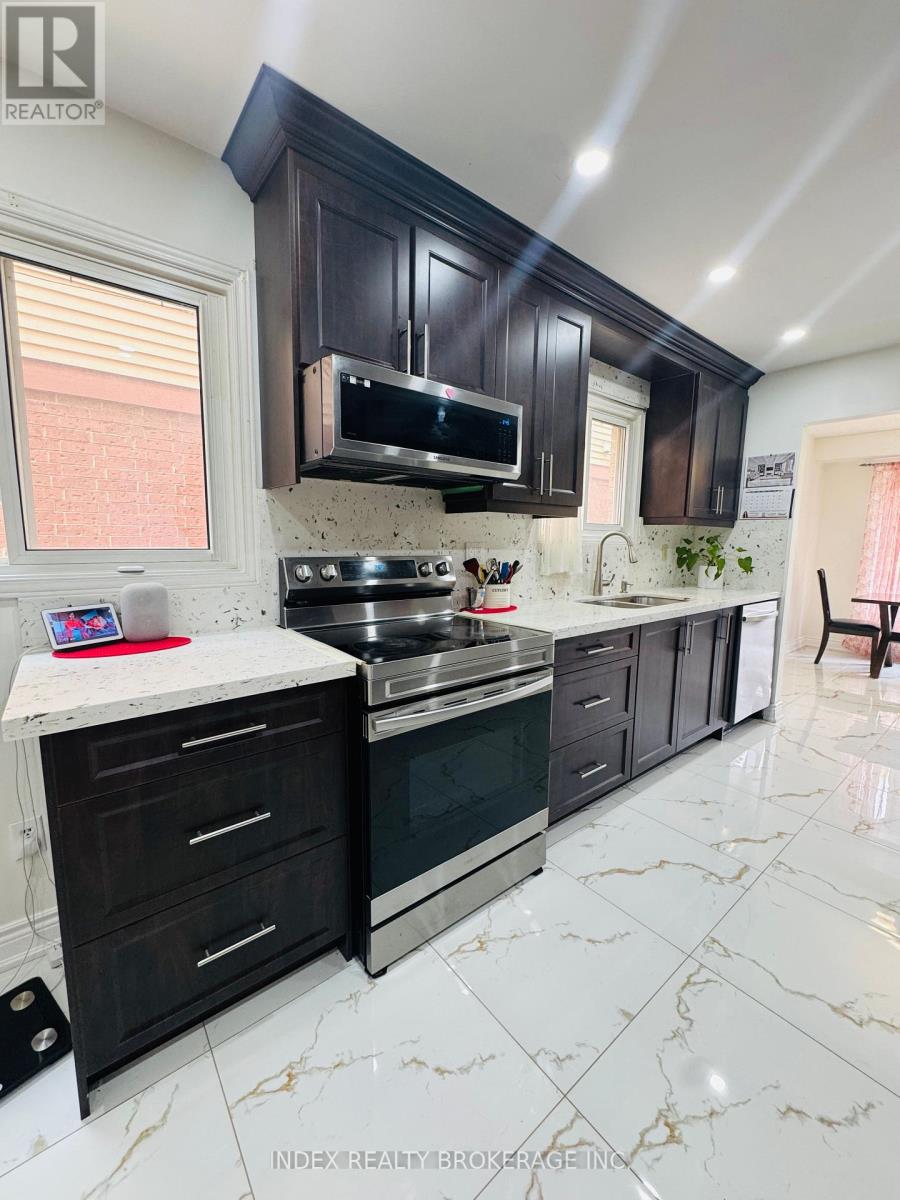 Photo 5 of 56 Bridekirk Place, Brampton ON